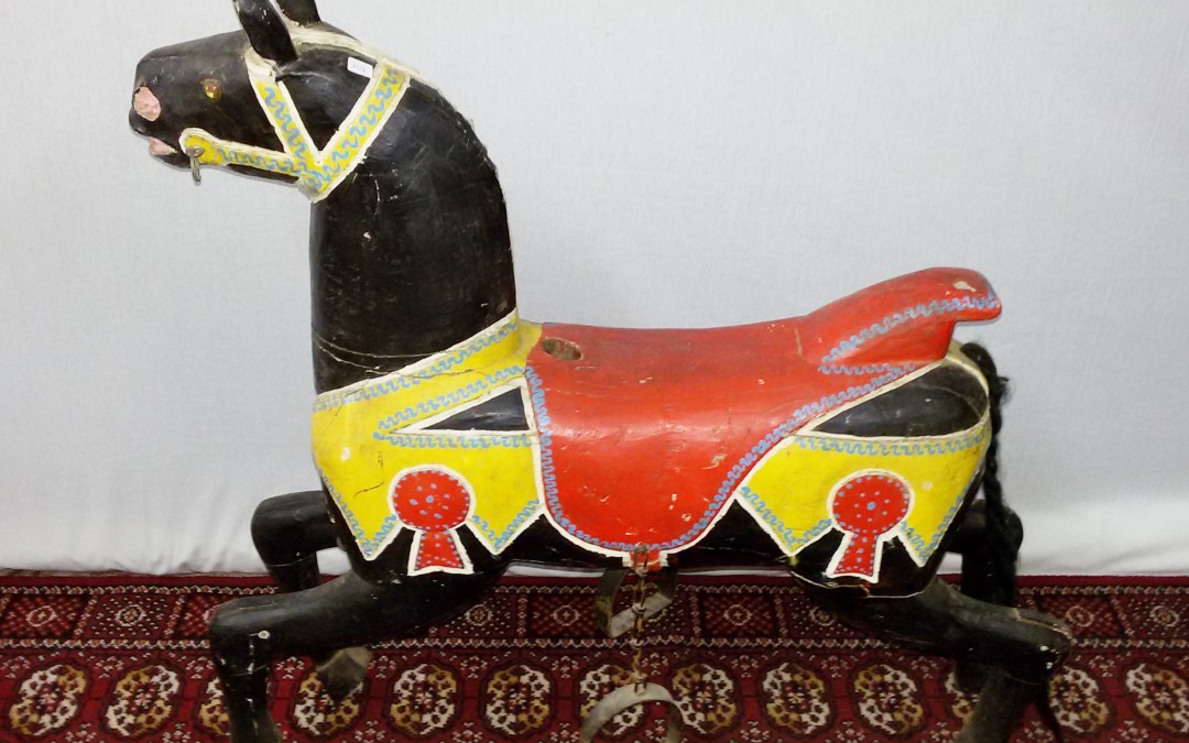 Cavallo da giostra dipinto a mano in legno massello 1920