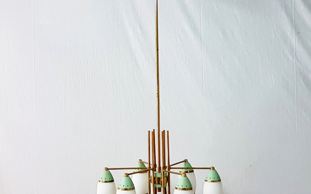 Lampadario,chandelier,6 luci,ottone diffusori in opalin design Stilnovo,anni 60