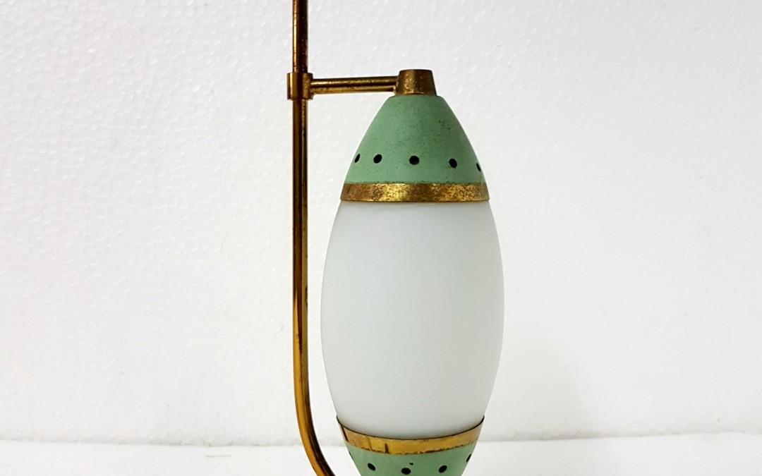 lampada da tavolo lamp design Stilnovo.Ottone diffusori in opalina anni 50 italy