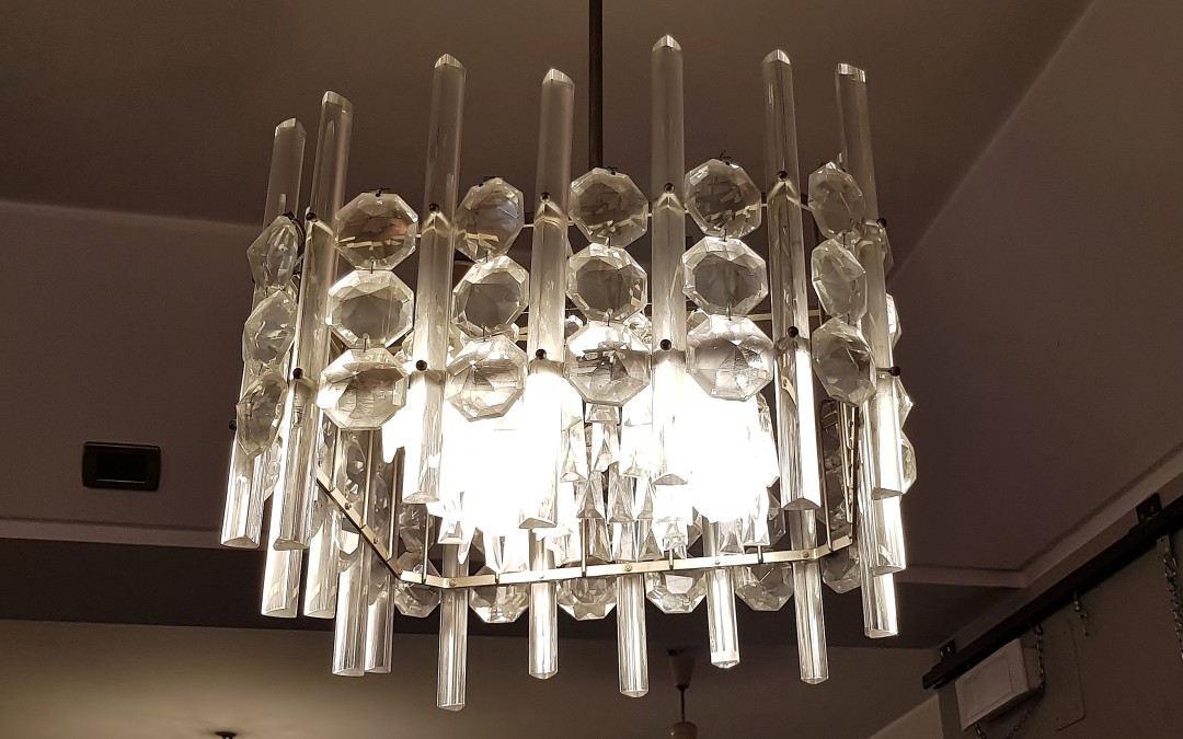 Lampadario chandelier design Venini anni 60 in vetro di murano trilobi e bindoli