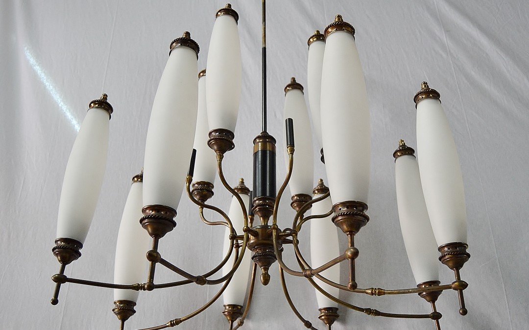 Lampadario,chandelier,12 luci in ottone design Stilnovo modernariato,anni 60